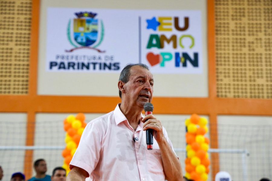 Senador Omar Aziz cumpre agenda em Parintins com autoridades locais