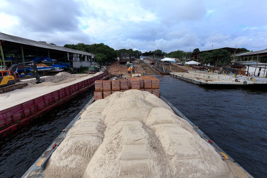 Material de construção é enviado para escolas rurais de Manaus