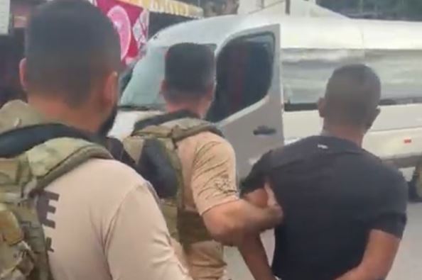 Homem é preso em Manaus por disparar contra viatura da Polícia Civil
