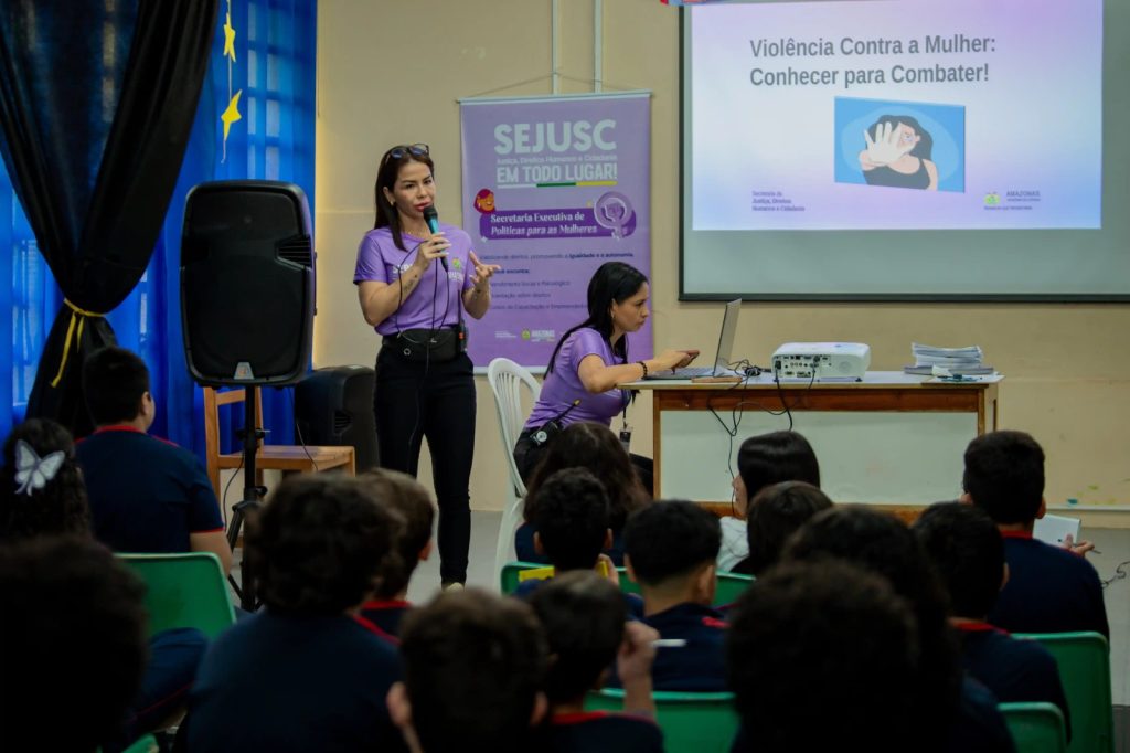 Sejusc realiza ação de conscientização em escola de Manaus