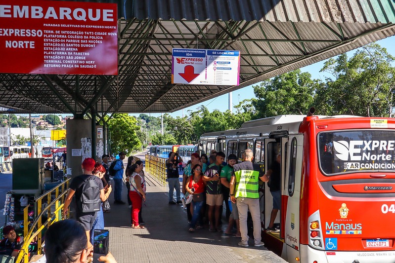 Ônibus voltam a circular em Manaus após greve de dois dias
