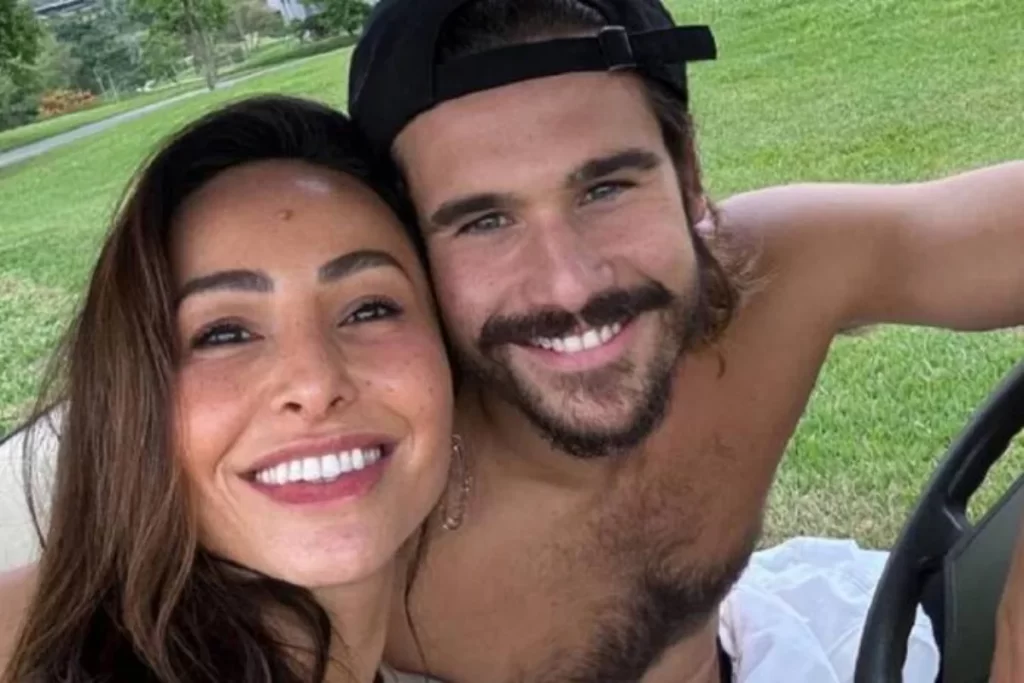 Sabrina Sato anuncia gravidez de Nicolas Prattes nas redes sociais