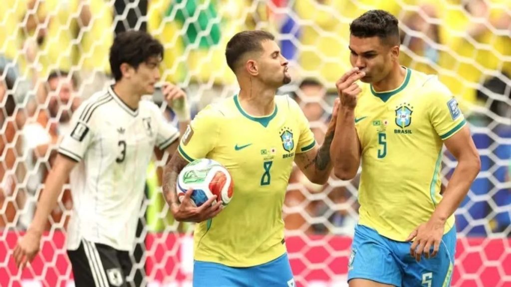 Brasil vence Japão por 2 a 1 e avança às oitavas da Copa do Mundo