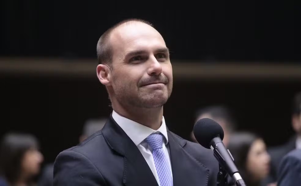 Eduardo Bolsonaro é demitido da Polícia Federal por abandono de cargo