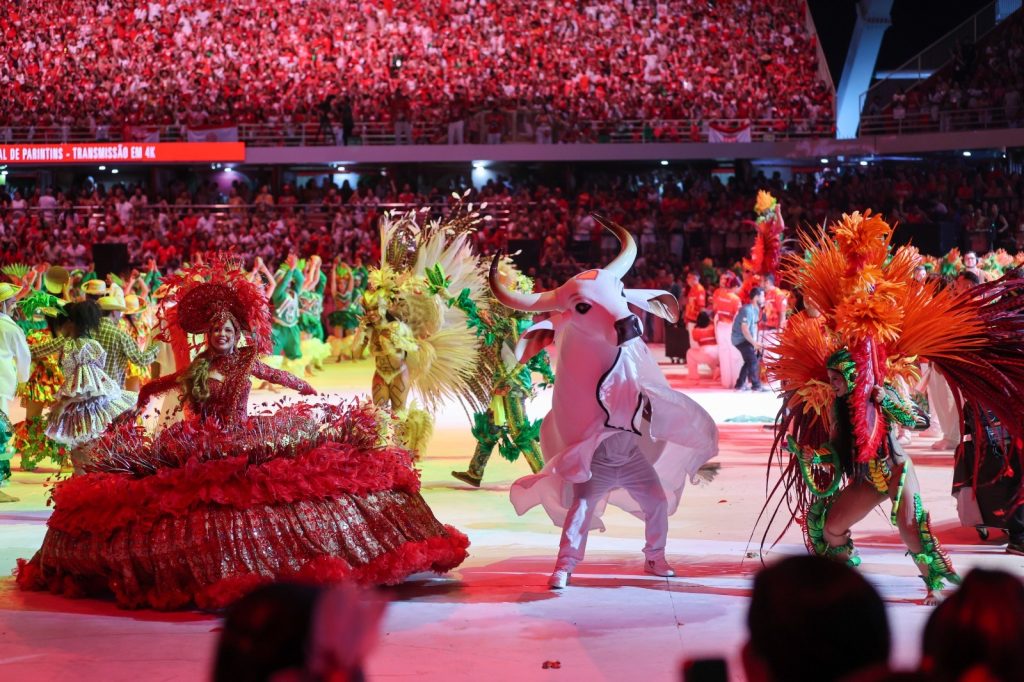 Boi Garantido celebra ancestralidade na abertura do Festival de Parintins