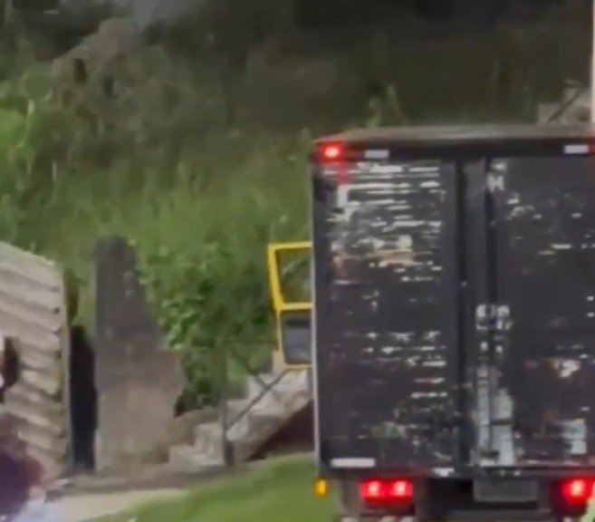 Motorista fica ferido ao saltar de caminhão em movimento em Rio Preto da Eva