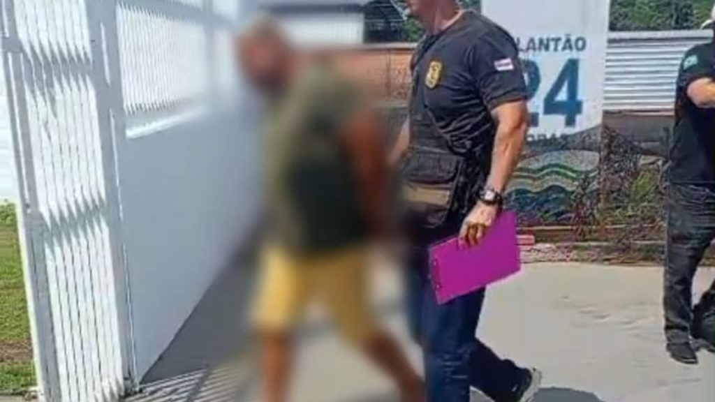 Homem foragido por homicídio é preso na mesma via do crime em Novo Airão