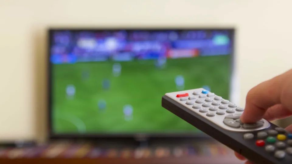 Globo e SBT alteram programação para transmissão de Brasil x Haiti
