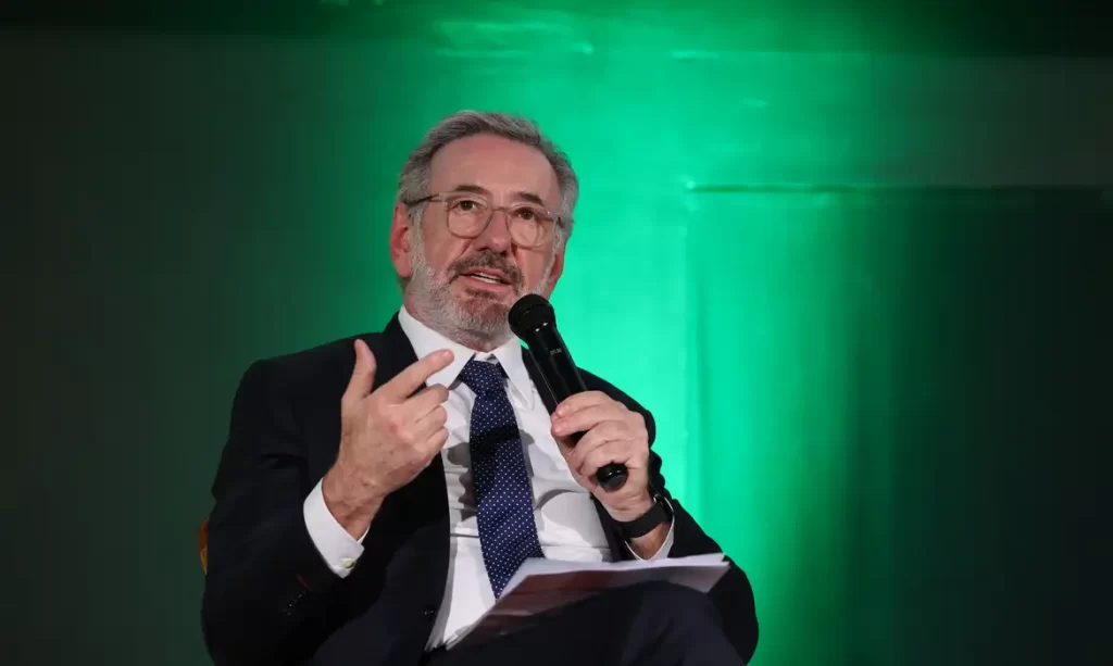 Brasil intensifica negociação com EUA para evitar tarifas
