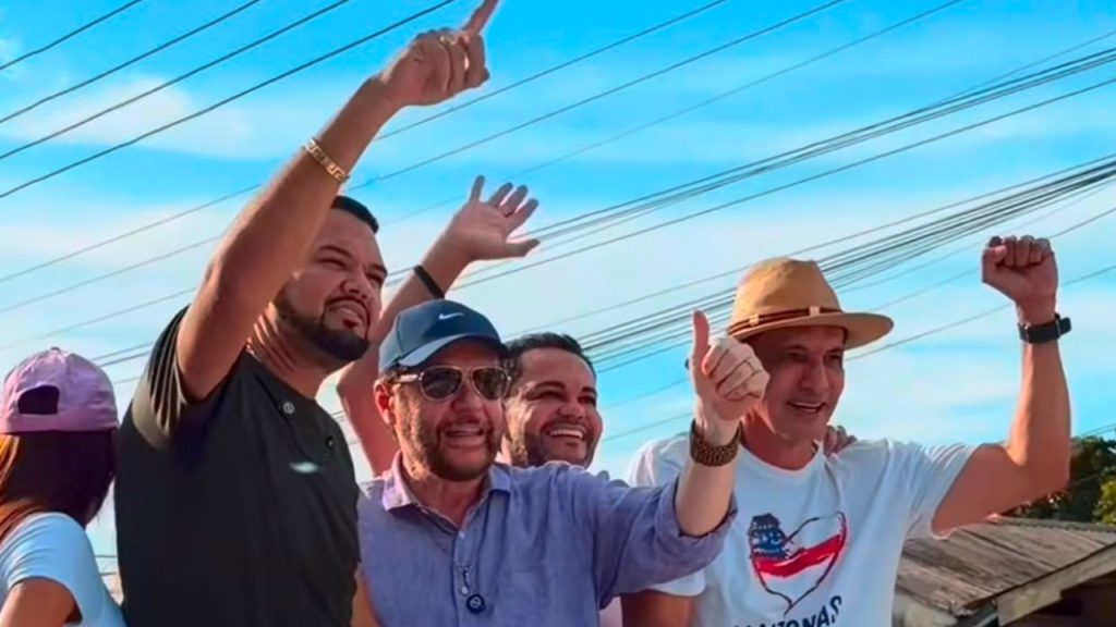 Senador Plínio Valério participa do Festival Folclórico de Beruri