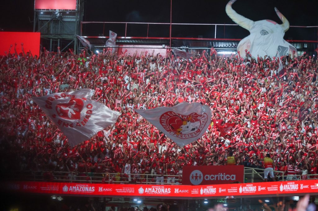 Jurado justifica nota 9,8 à Galera do Garantido no Festival de Parintins