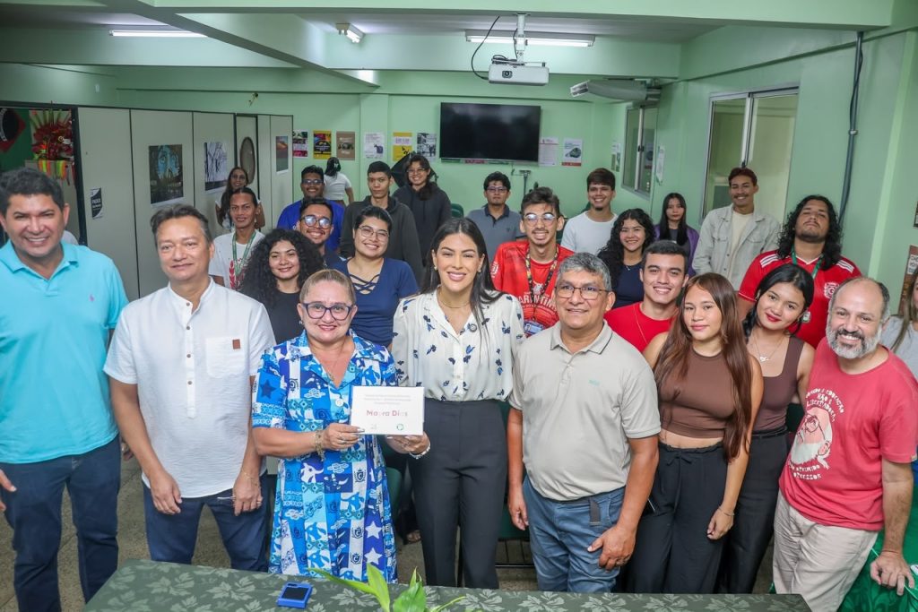 Mayra Dias entrega novos equipamentos ao LABFEST em Parintins