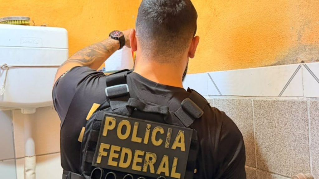 Polícia Federal prende homem por armazenar material de abuso infantojuvenil em Manaus