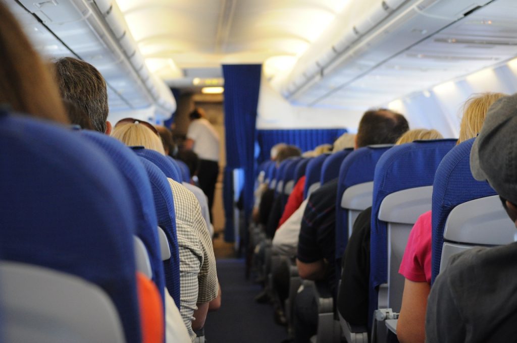 Anac obriga companhias aéreas a garantir assentos juntos para menores de 16 anos