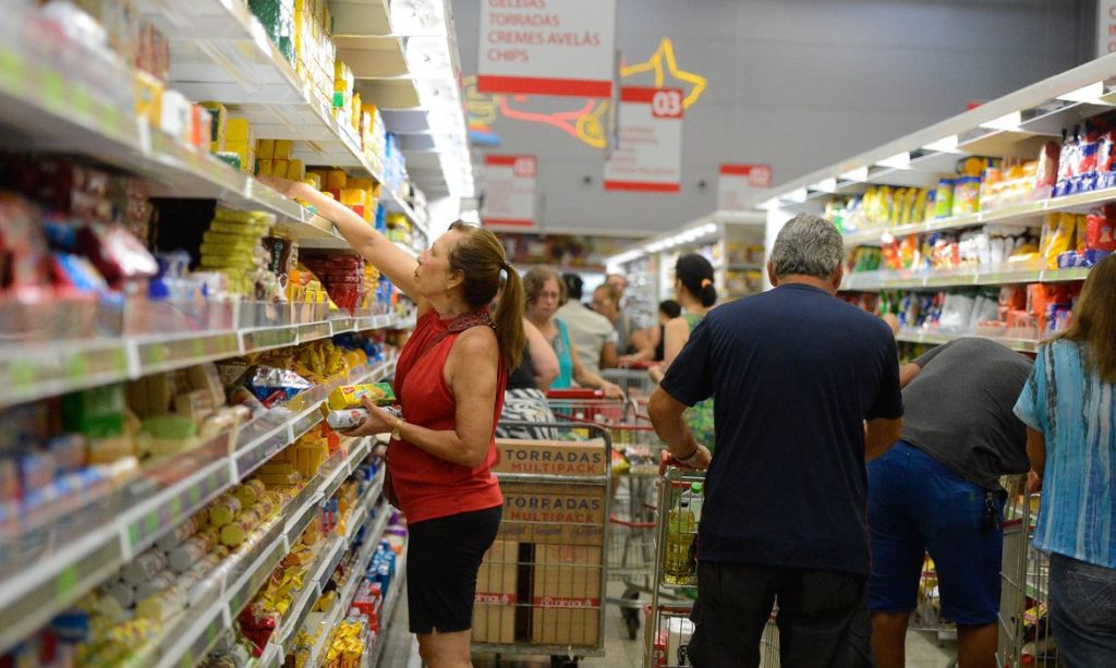 Preço da cesta básica aumenta em 17 capitais em junho, aponta Dieese
