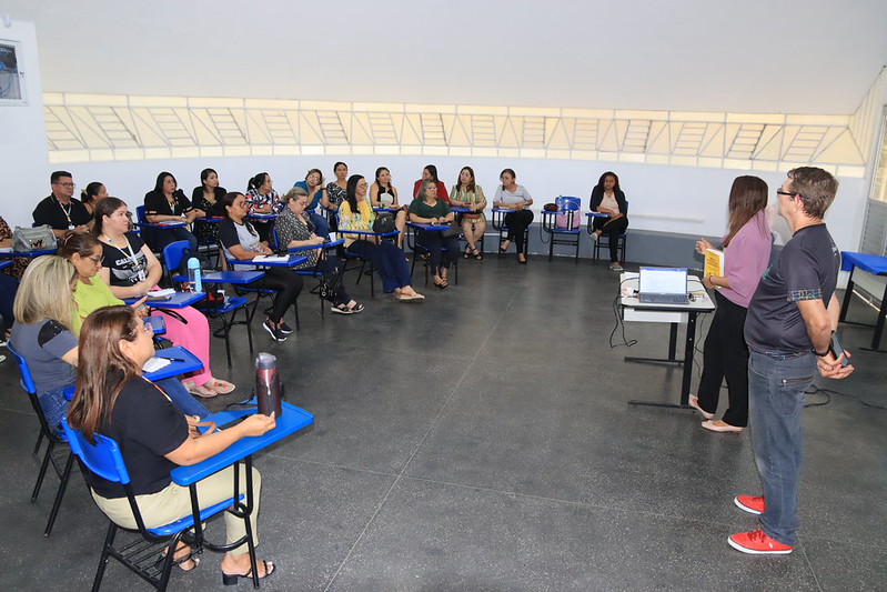 Semed disponibiliza 255 vagas gratuitas em cursos de idiomas em Manaus