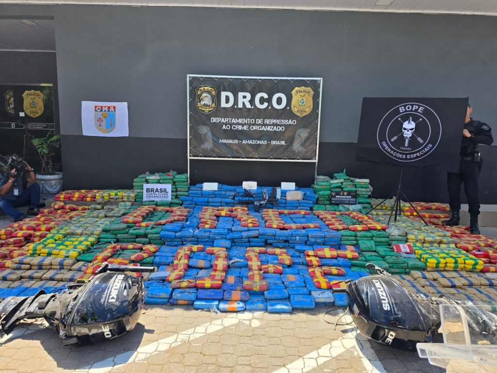 Polícias apreendem 2,5 toneladas de cocaína no Rio Solimões