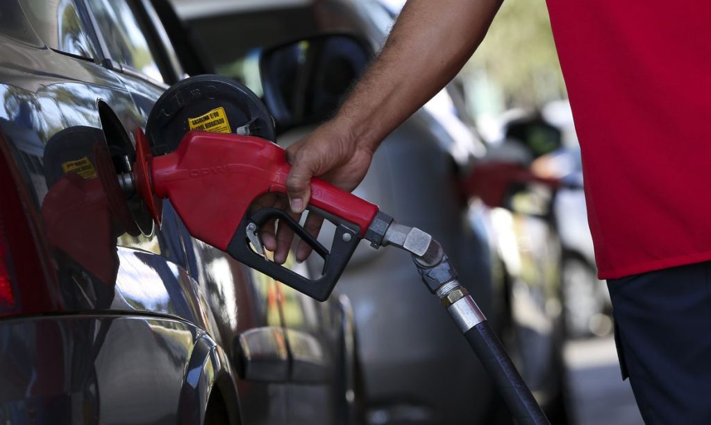 CNPE adia reunião sobre aumento da mistura de etanol na gasolina