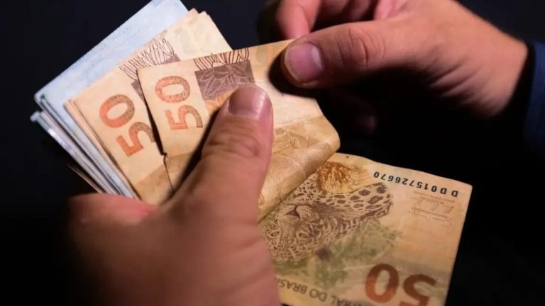 Quando cai o 5º dia útil de julho? Confira a data de pagamento do salário