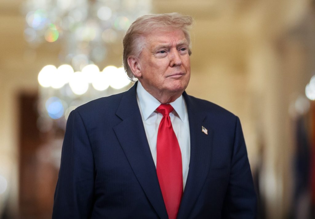 Trump volta a criticar Otan e menciona interesse pela Groenlândia