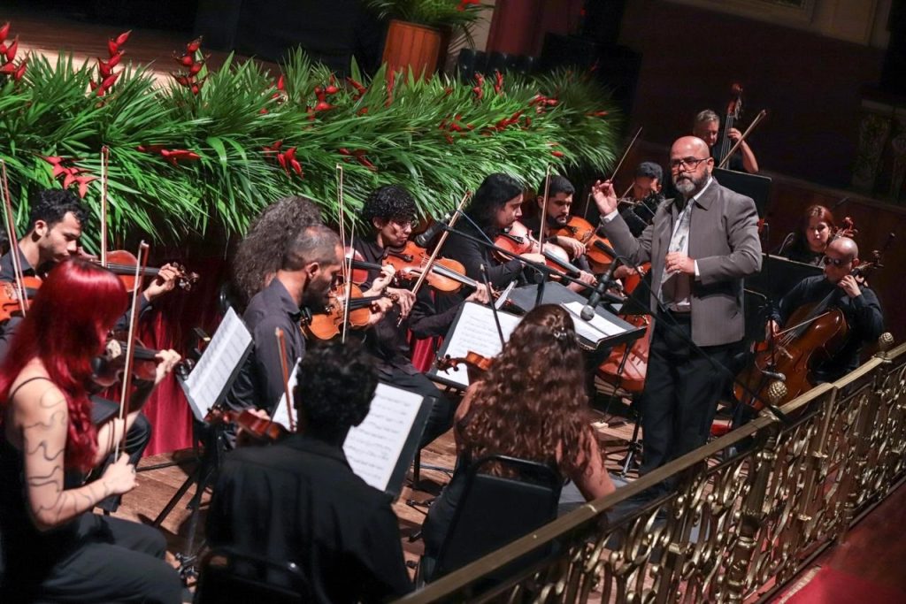 Teatro Amazonas recebe concerto com estreia de obra inspirada em Lindalva Cruz