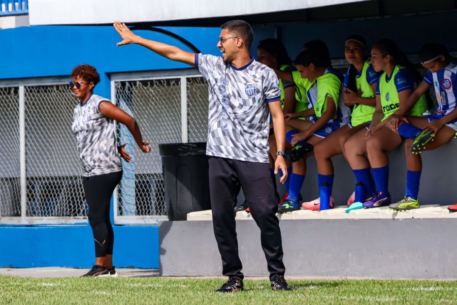 Carlos Daniel comanda São Raimundo na final do Amazonense Feminino Sub-20