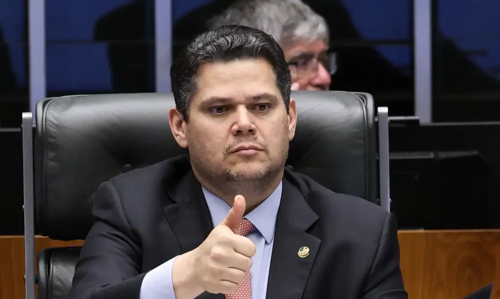 PEC que extingue escala 61 é enviada à CCJ após conversa entre Alcolumbre e Lula