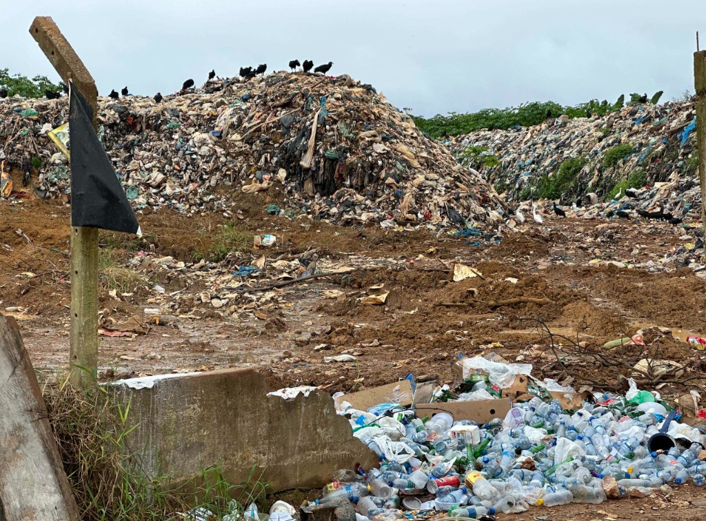 Defensoria Pública solicita fechamento de lixão em Iranduba com multa de R$ 12 mi