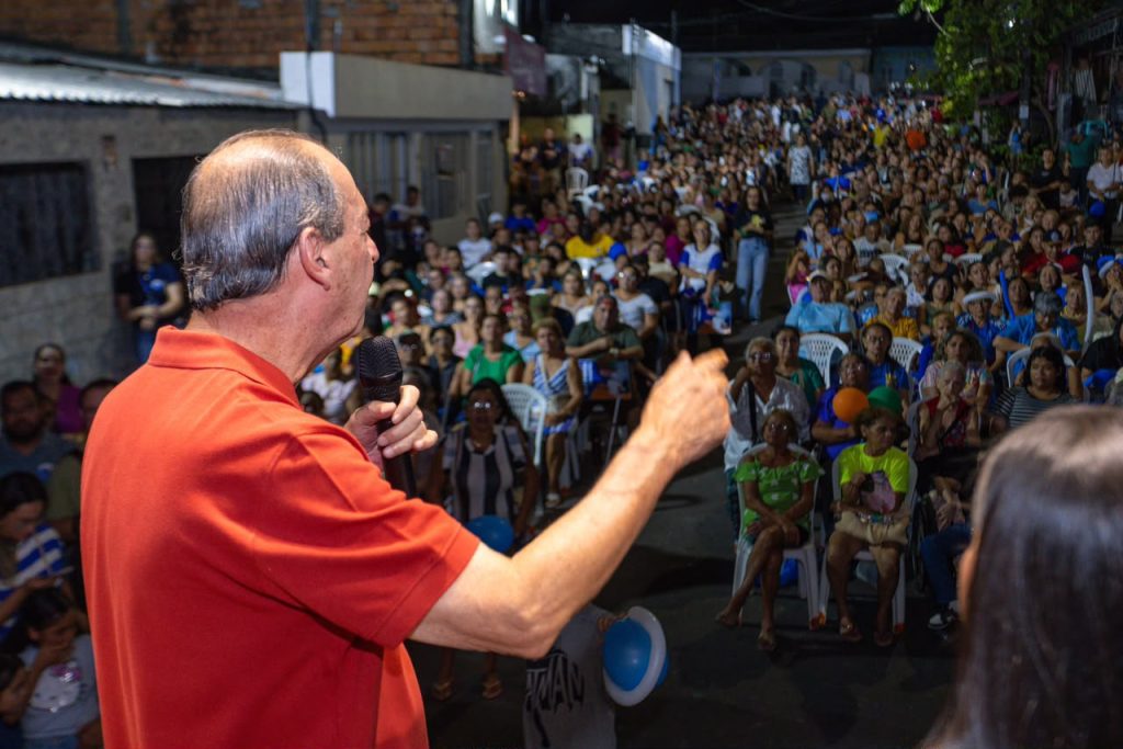 Omar Aziz defende delegacias 24h e mais efetivo em encontro na Cidade Nova