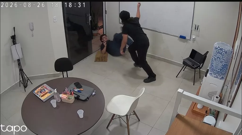 Professor é esfaqueado por aluno em centro de reforço escolar em Manaus