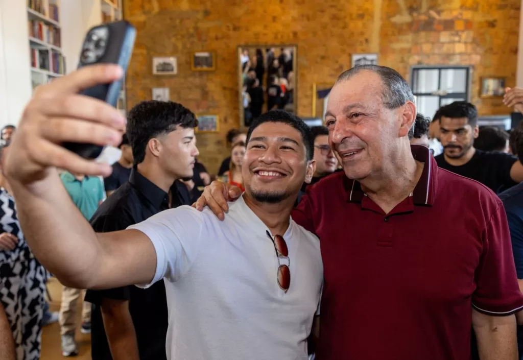 Omar Aziz propõe programa para facilitar primeiro emprego e cursos de IA