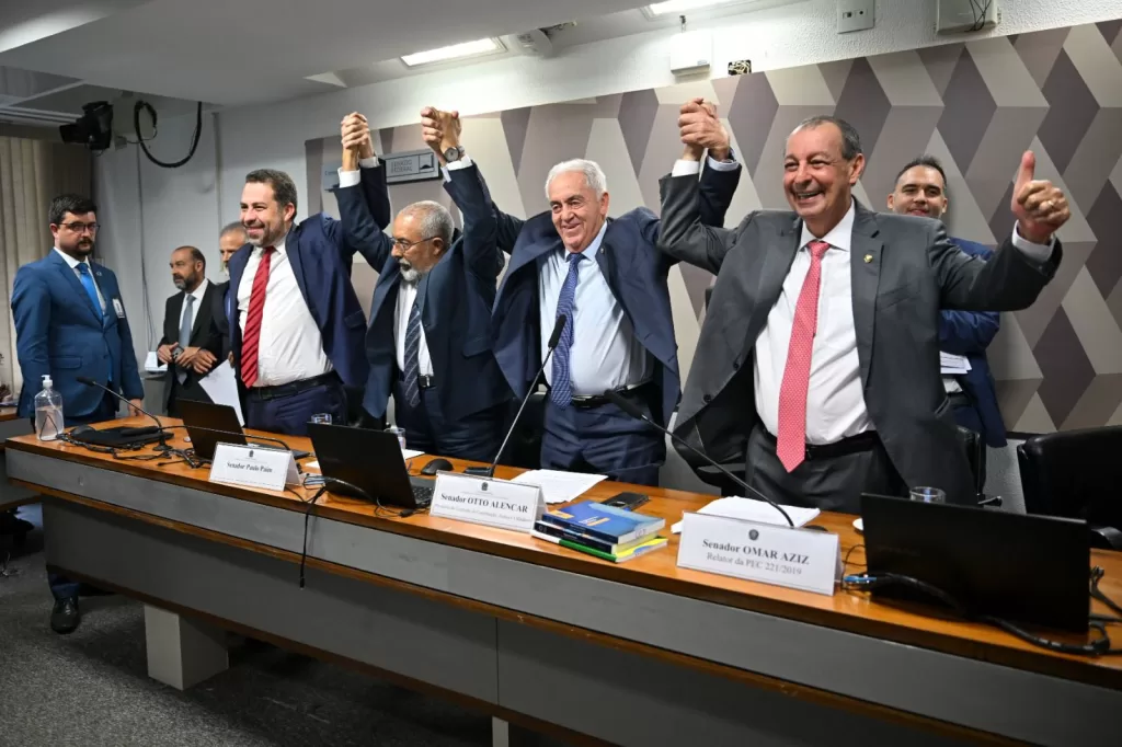 Senado aprova na CCJ PEC que acaba com escala 61 e reduz jornada semanal