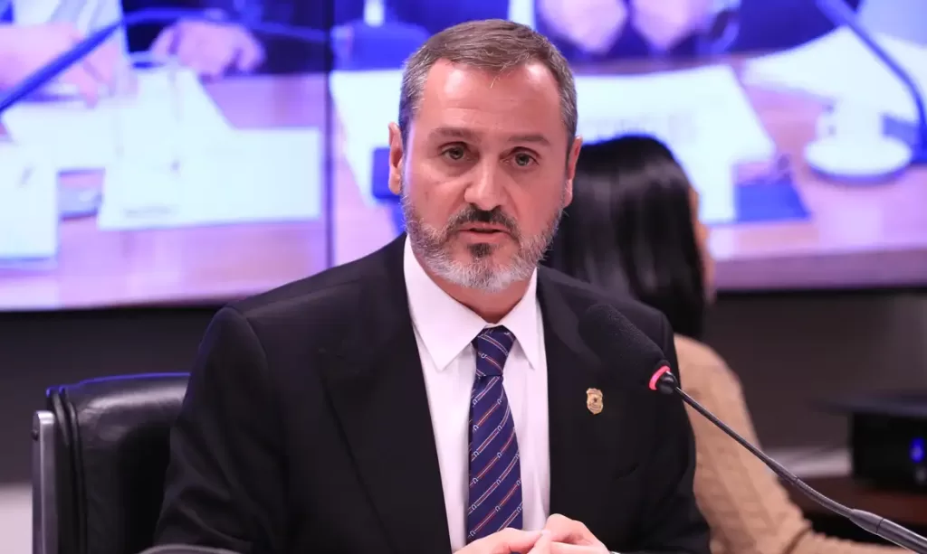 Partido Novo pede prisão preventiva de Andrei Rodrigues, ex-diretor da PF