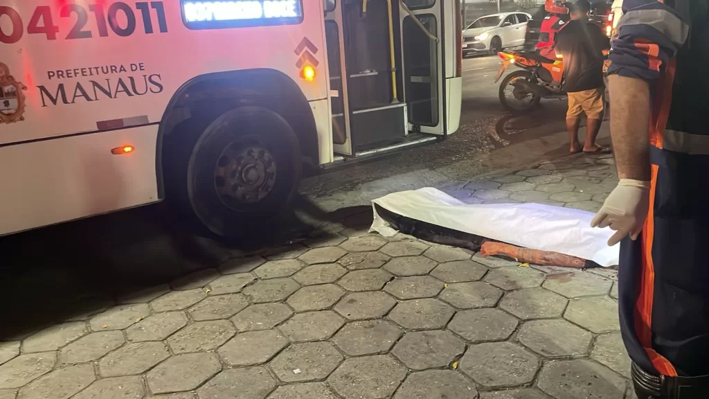 Motorista de ônibus é morto a facadas após discussão em Manaus