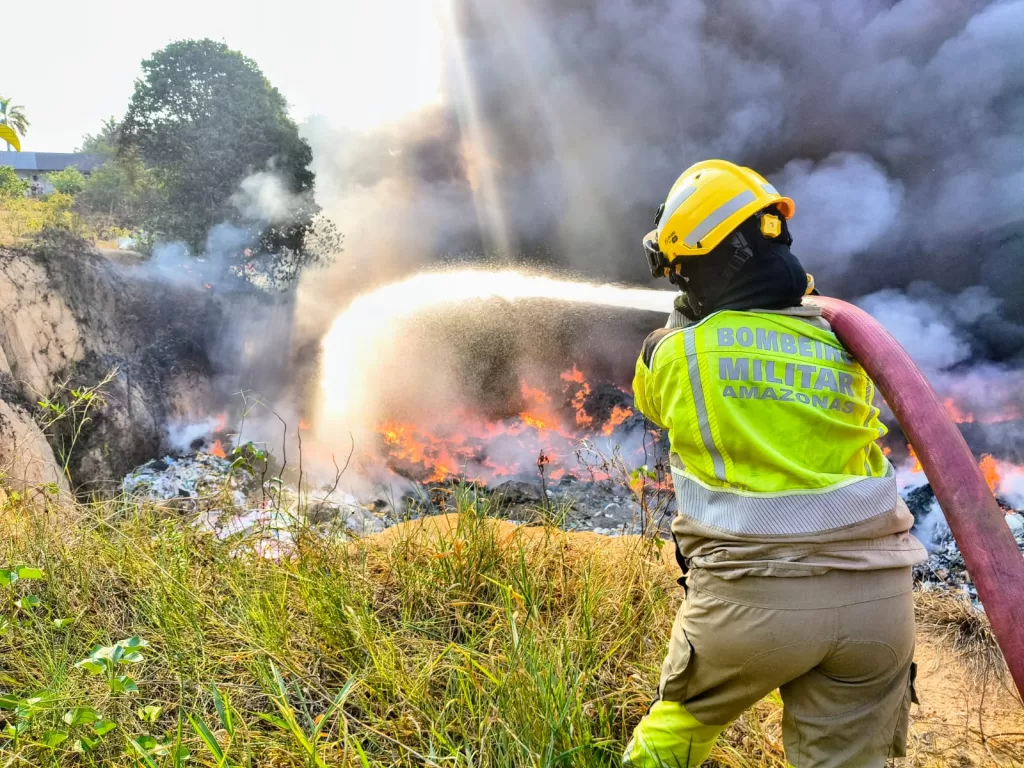 Lula anuncia envio de seis aeronaves e 290 profissionais para combate a incêndios no Amazonas