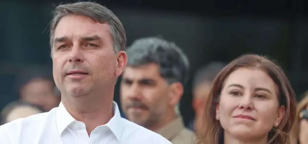 Flávio Bolsonaro e familiares recebem autorização humanitária para entrar nos EUA