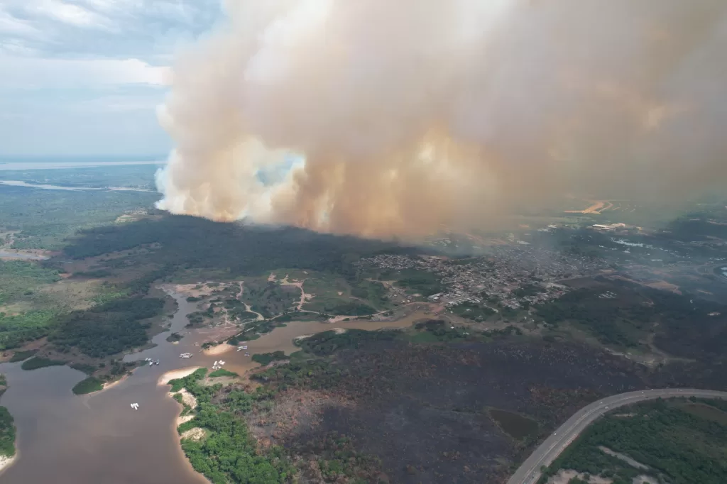 Ibama informa apoio federal e chegada de aviões para combate a incêndios no Amazonas