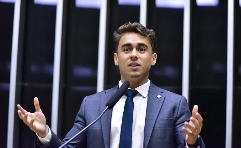 Bloquinho do 22 em Ponta Negra, Manaus, com deputado Nikolas Ferreira no domingo 19