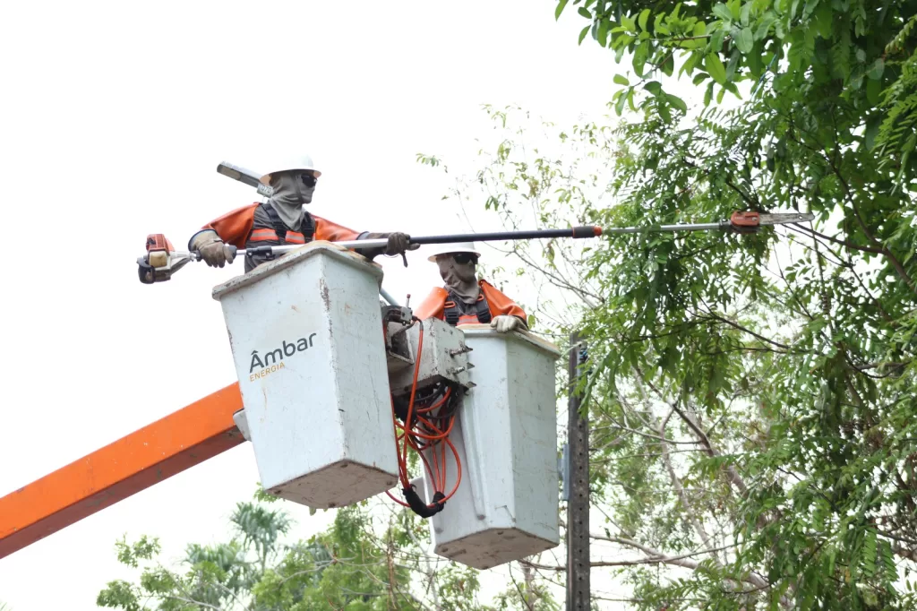 Âmbar Energia realiza 2,3 mil intervenções na rede elétrica do Amazonas