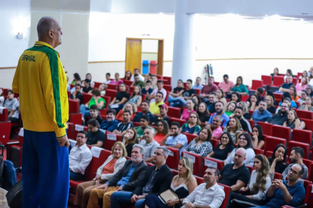 Oscar Schmidt realizou palestras e jogos festivos na Amazônia Legal
