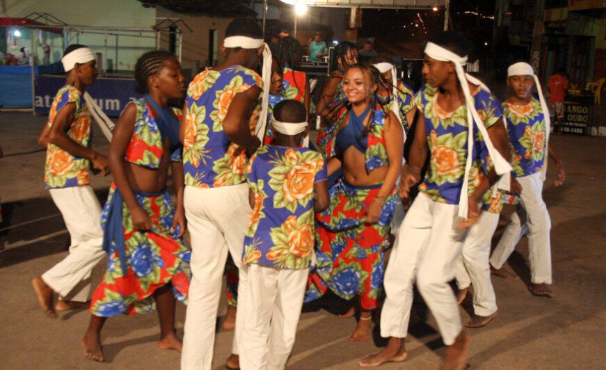 Danças populares da Amazônia Legal: Suça, Cacuriá, Siriri, Marujada, Jacundá, Lundu Marajoara, Gambá de Pinhel, Desfeiteira e Maçarico