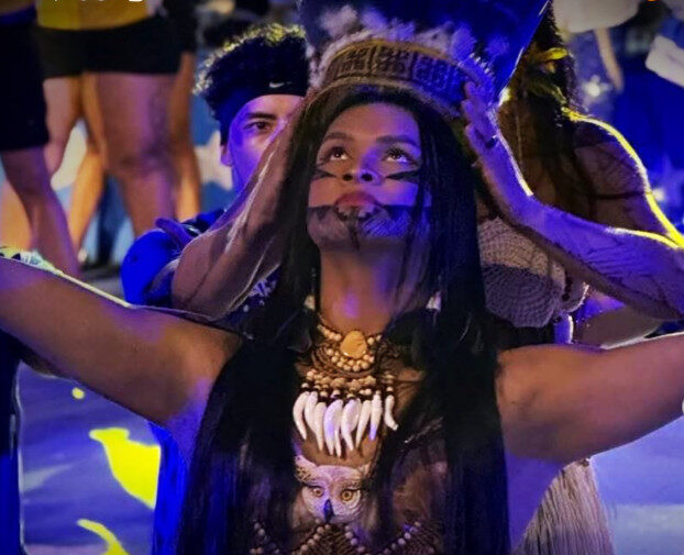 Boi Caprichoso faz história com a primeira tuxaua trans do Festival de Parintins
