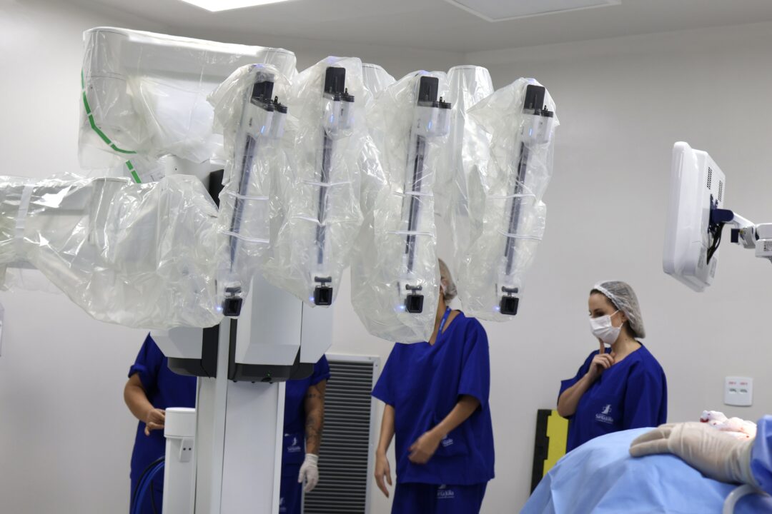 Hospital Santa Júlia realiza primeiras cirurgias com robô Da Vinci X