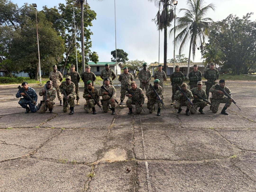 Militares do Amazonas ensinam técnicas de Guerra na Selva no Suriname