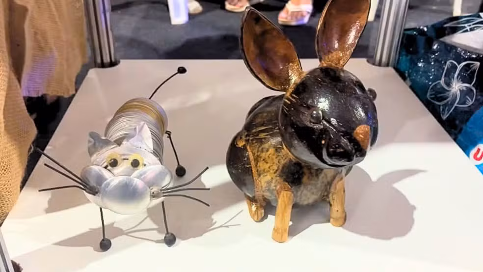 Artesão de Oiapoque transforma lixo em arte e gera renda com reciclagem