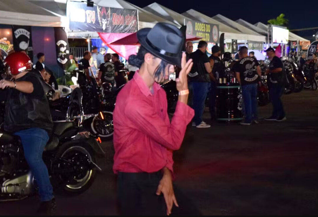 Jovem de Roraima se transforma no Michael Jackson do Forró