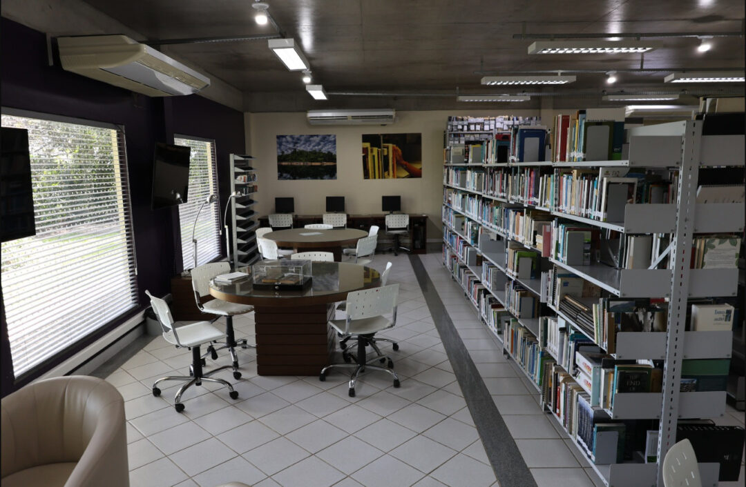 Biblioteca Henry Walter Bates em Tefé é referência em estudos da Amazônia