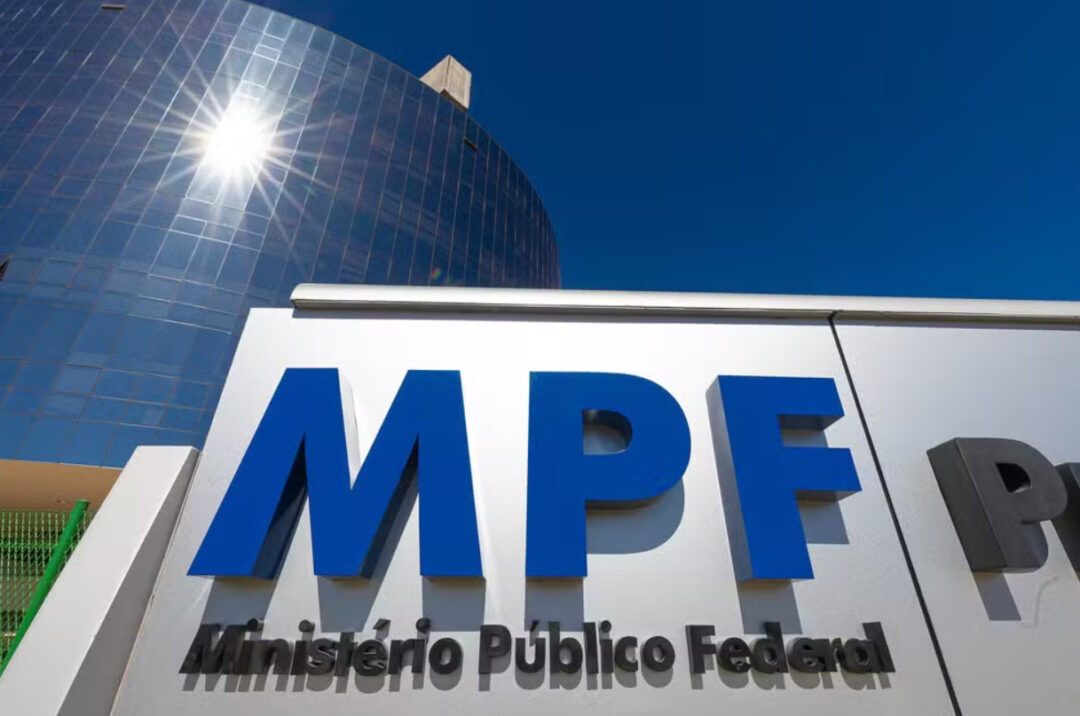 MPF solicita à Marinha controle sobre dragas e balsas no garimpo ilegal
