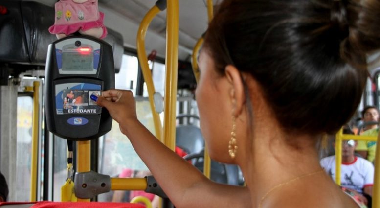 Conflito entre Governo e Prefeitura pode afetar transporte de estudantes em Manaus
