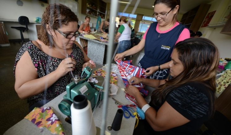 Programa Mulheres Mil oferece 1,3 mil vagas gratuitas em cursos de qualificação